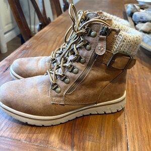 Like New Cliffs Women's Tan Ankle Boots | Size 7.5